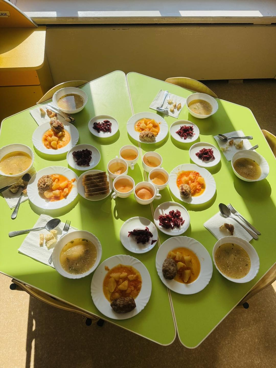 Hrănește-ți corpul cu alimente sănătoase și îmbrățișează un stil de viață echilibrat!